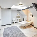 Host & - Princess Place Townhouse Whitby