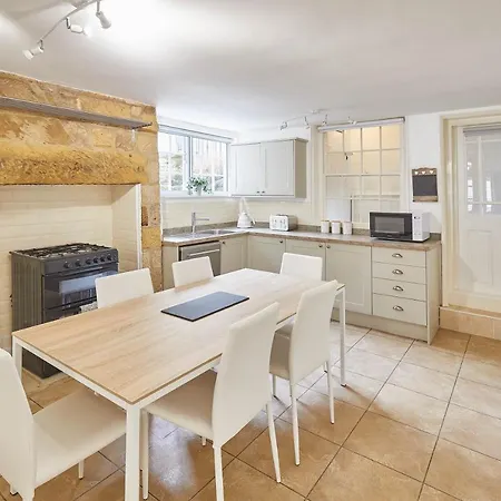 Host & - Princess Place Townhouse Уитби