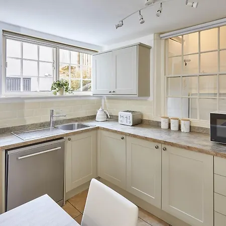 Host & - Princess Place Townhouse